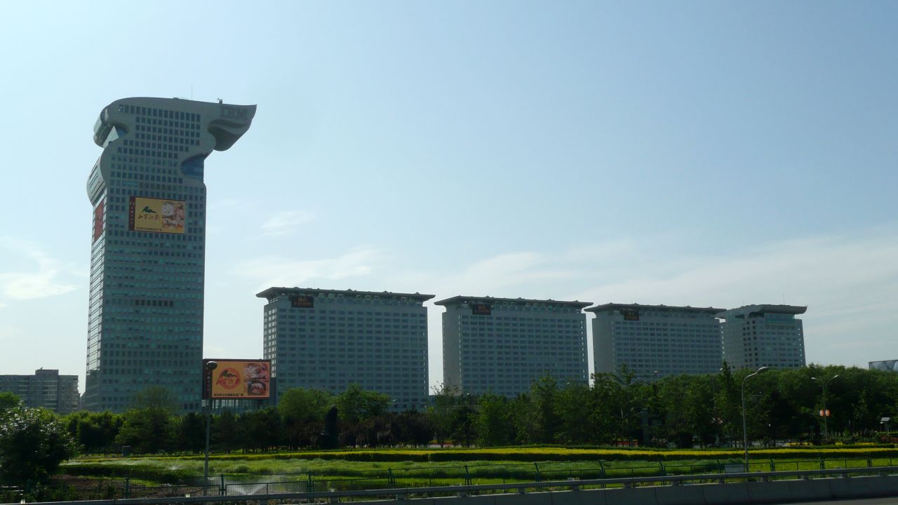The tower was designed to resemble a dragon's head, with a further four towers representing the creature's body and tail. 