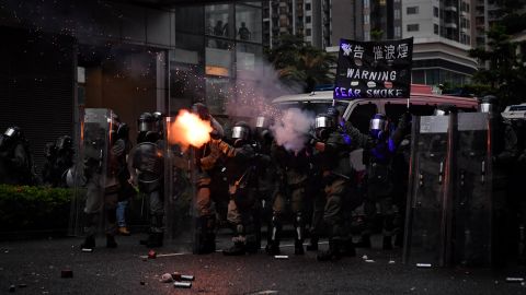 Police fire tear gas in Tseun Wan in Hong Kong on August 25, 2019 in the latest opposition to a planned extradition law that has since morphed into a wider call for democratic rights in the semi-autonomous city. 
