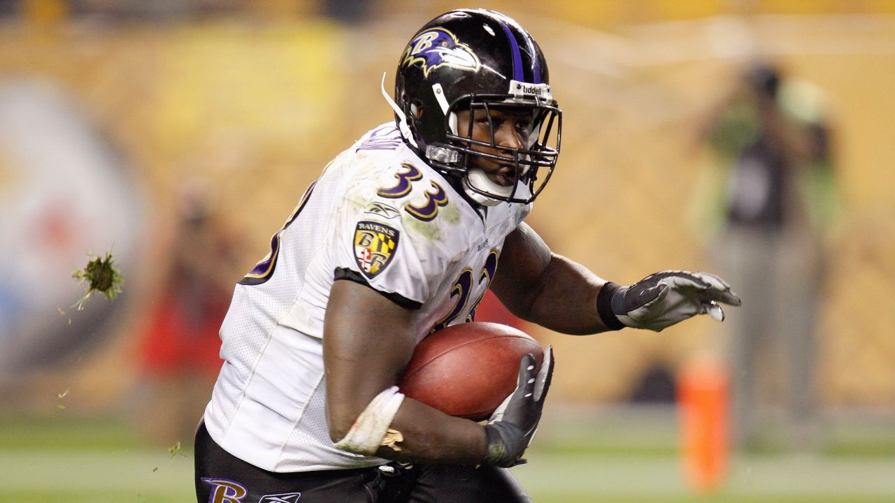 Le'Ron McClain #33 of the Baltimore Ravens carries the ball during the game against the Pittsburgh Steelers on September 29, 2008 at Heinz Field in Pittsburgh, Pennsylvania.