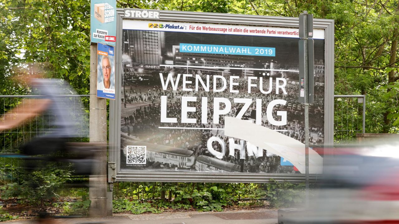 An AfD billboard with a photo of the 1989 Leipzig protests taken by Martin Neuhof's grandfather.