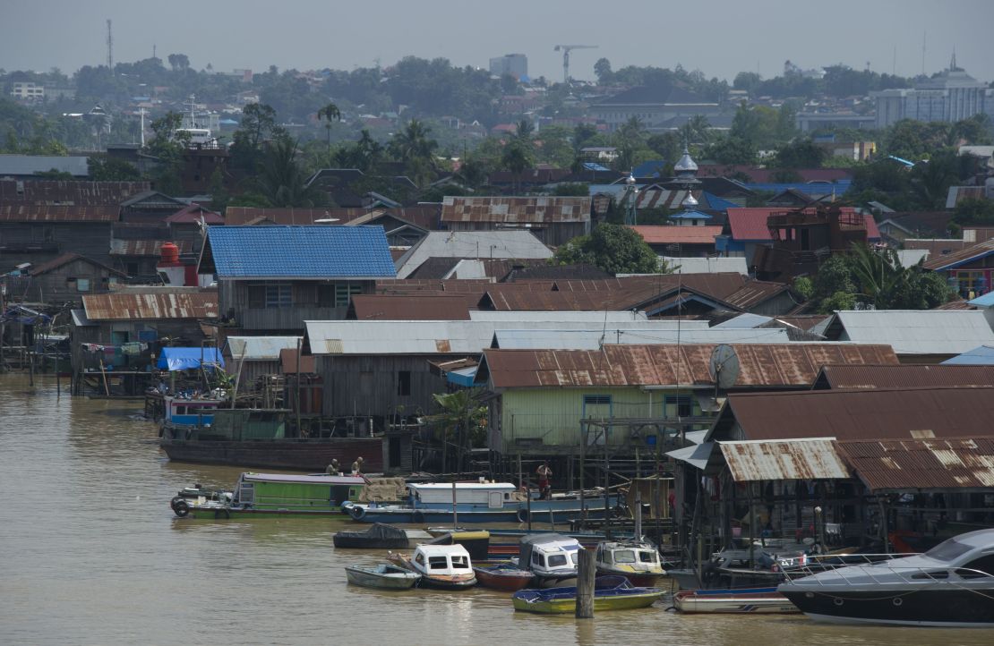 Floating houses on Mahakam river in Samarinda, near the site of the new capital.