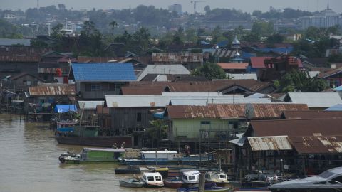 Floating houses on Mahakam river in Samarinda, near the site of the new capital.