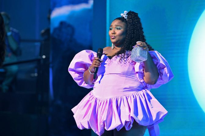 After a change of outfit, Lizzo took to the stage in a prom-style dress by Marc Jacobs.
