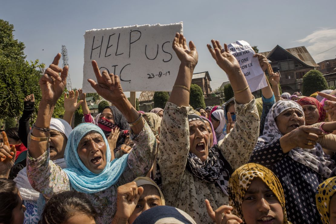 Kashmiri Muslim women shout anti Indian slogans during an anti Indian protest, on August 23, 2019 in Srinagar.