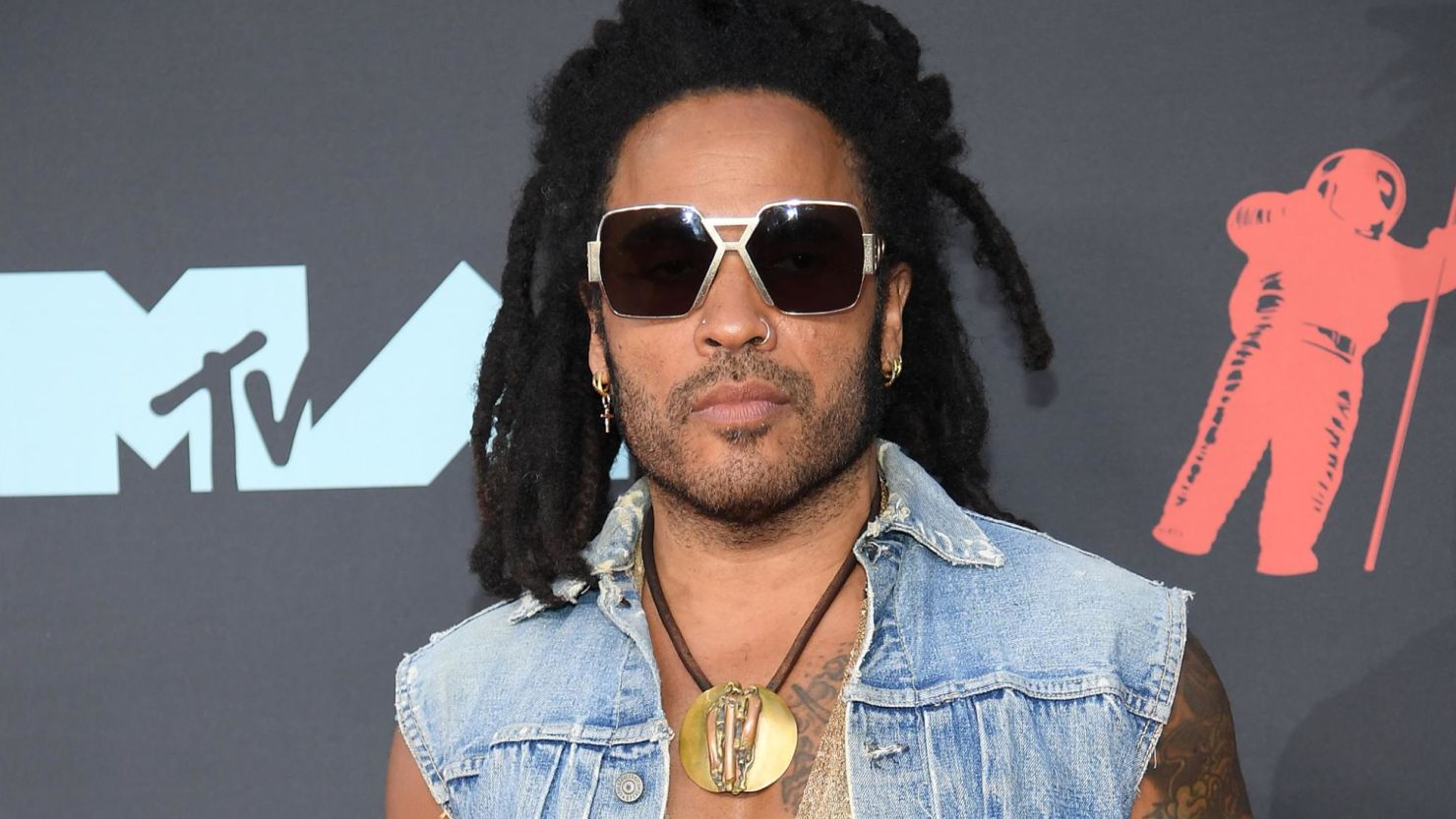 Lenny Kravitz Lost His Sunglasses And We So Want To Help Cnn 