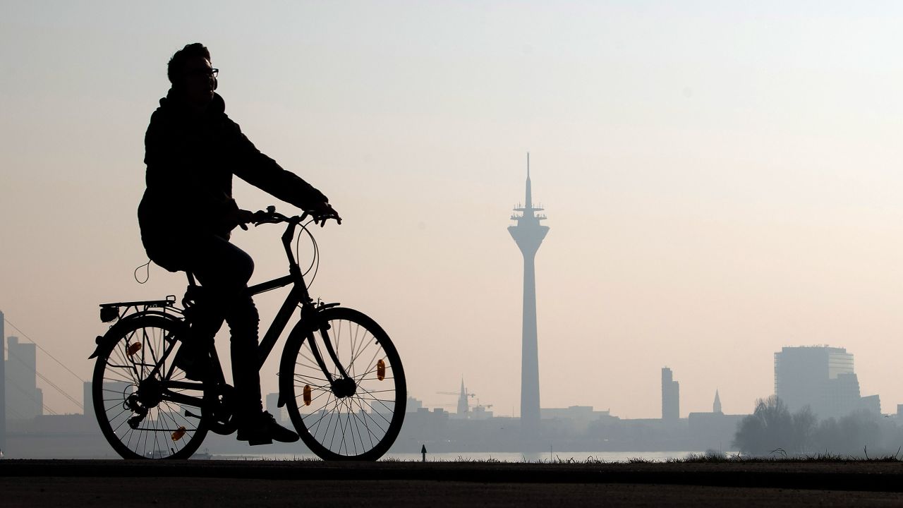 A German politician has suggested that cyclists get an extra day's vacation. 