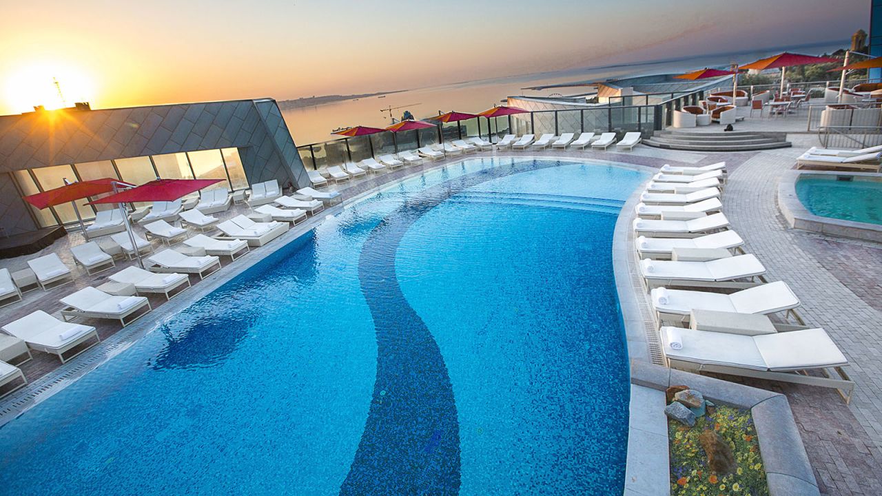 <strong>H2O: </strong>There's a swimming pool and rooftop bar with views over the Caspian Sea. 