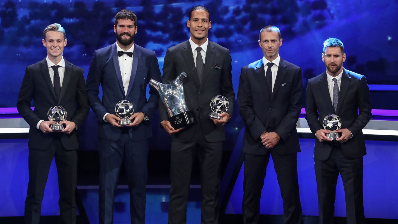Frenkie de Jong, Alisson Becker, Virgil van Dijk, UEFA President Aleksander Ceferin and Lionel Messi pose with their trophies.