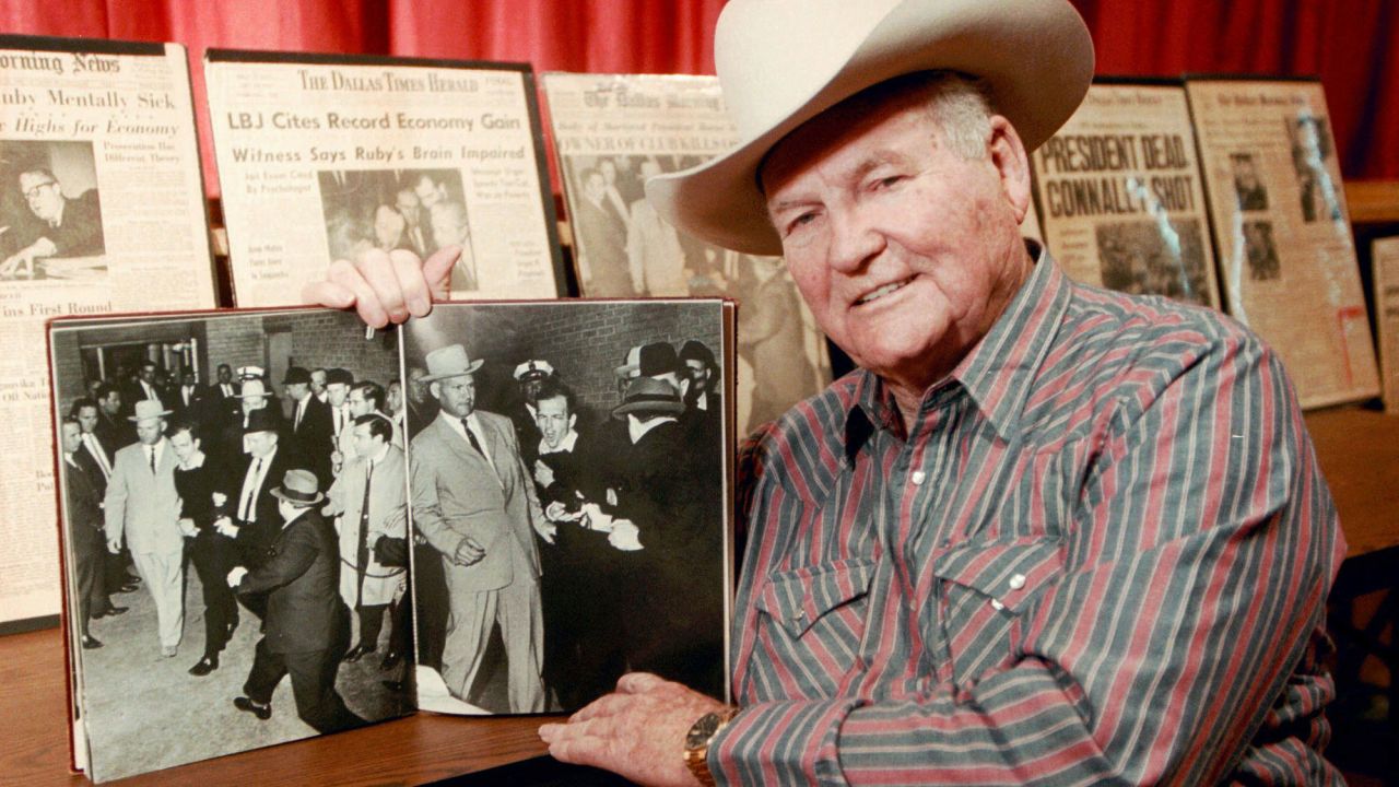 James Leavelle, the detective photographed escorting Lee Harvey Oswald  after JFK assassination, has died | CNN