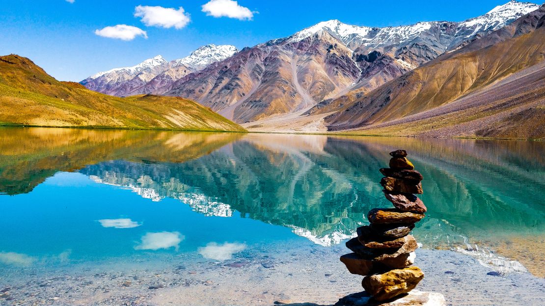 The famous Chandratal Lake captures the unimaginable beauty of Lahaul and Spiti.