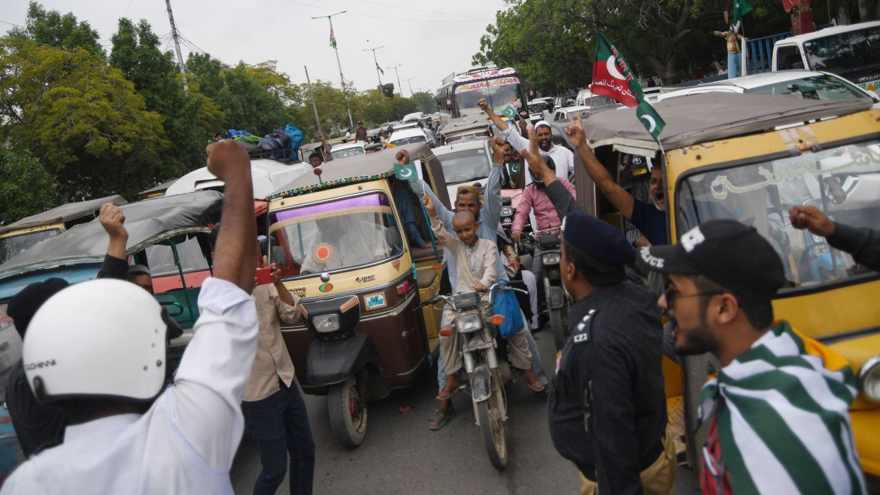 Pakistani policemen and commuters shout anti-Indian slogans during a traffic stoppage in Karachi on August 30.