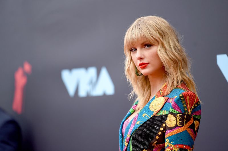 テイラースウィフト　TaylorSwift TheErasTourBook テイラー・スウィフト-カラオケ・エディション [限定盤][CD][+