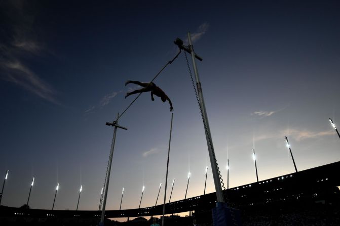 Brazil's Thiago Braz da Silva competes in the men's pole vault during the IAAF Diamond League competition in Zurich, Switzerland, on August 29. <a href="index.php?page=&url=https%3A%2F%2Fwww.cnn.com%2F2019%2F08%2F26%2Fsport%2Fgallery%2Fwhat-a-shot-sports-0825%2Findex.html" target="_blank">See 30 sports photos from last week</a><br />