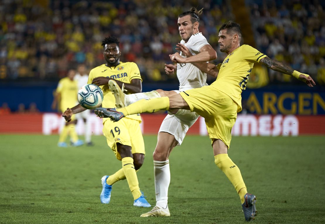 Gareth Bale's high boot on Xavier Quintilla earns him a second yellow against Villareal. 