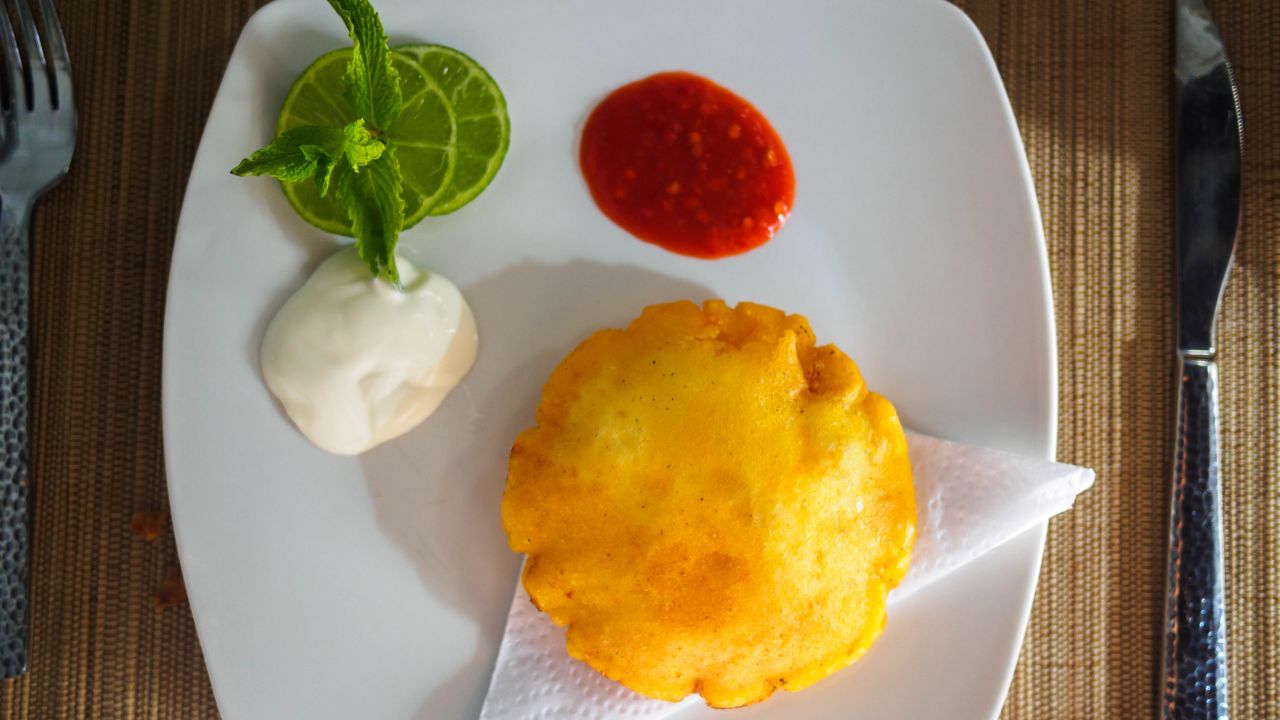 A typical Colombian breakfast includes coffee and arepas.