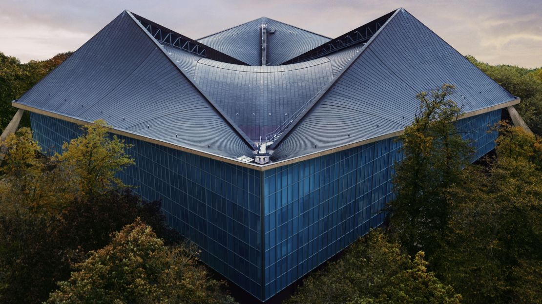 The hyperbolic paraboloid rooftop is reason alone to visit the Design Museum, in the Kensington neighborhood.