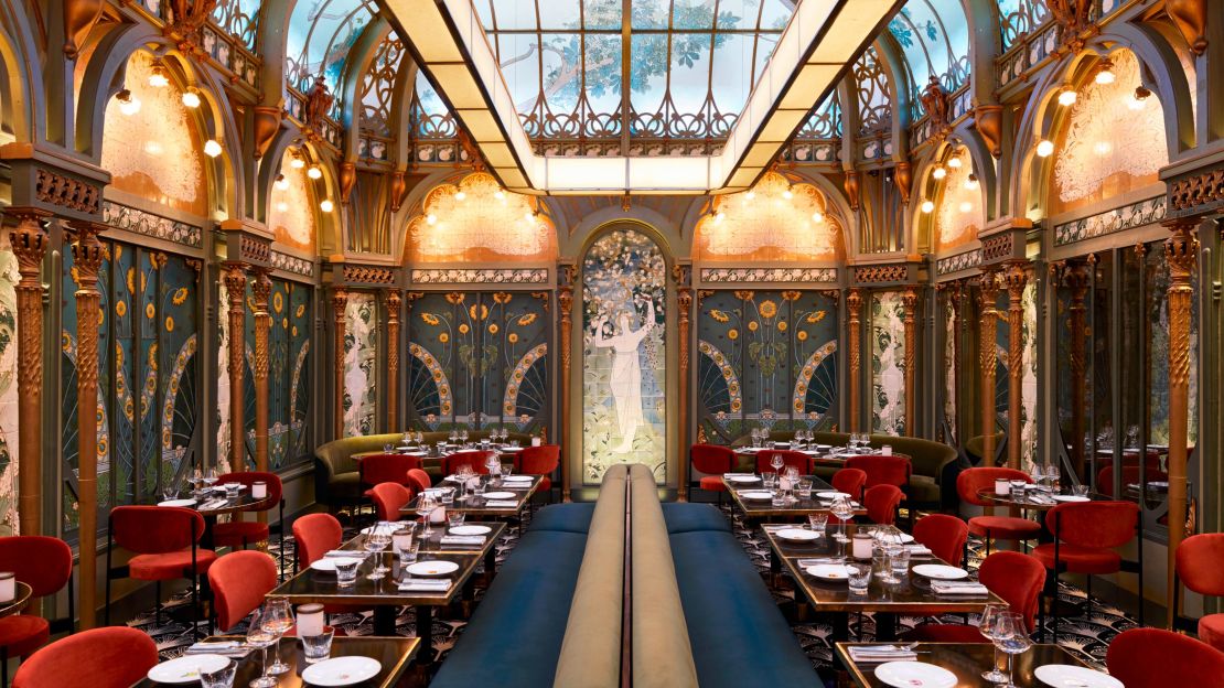 Set in a restored 19th century atrium, just off the Champs-Élysées, the Paris outpost of the Beefbar empire preserves its original Art Nouveau heritage with its mirrored walls and fairy goddess mural paintings.