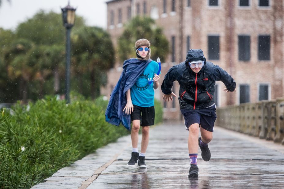 Braden Vick, right, and Scott Ray run along The Battery in Charleston, South Carolina, on September 4.