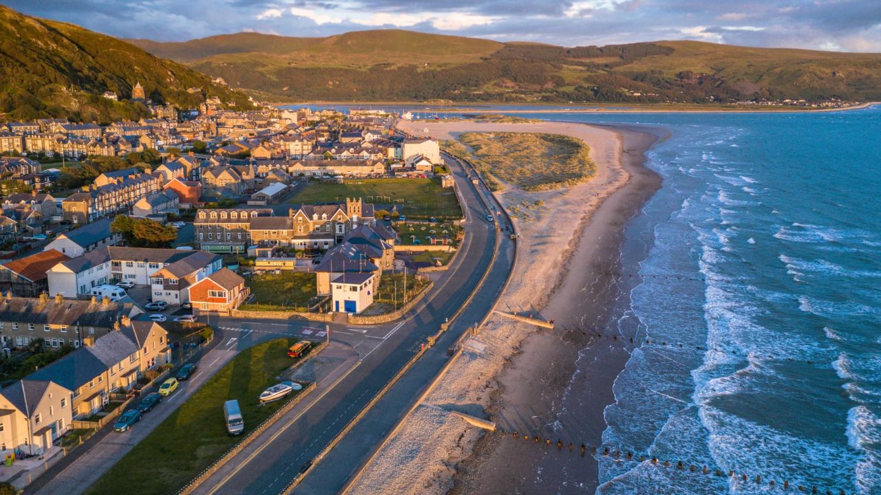 <strong>Wales Way, UK: </strong>The Wales Way is a family of three national routes through the Welsh countryside: The Coastal Way (taking in Barmouth, pictured) the Cambrian Way and the North Wales Way. <br />