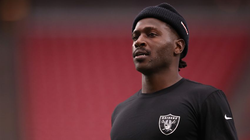 GLENDALE, ARIZONA - AUGUST 15:  Wide receiver Antonio Brown #84 of the Oakland Raiders warms up before the NFL preseason game against the Arizona Cardinals at State Farm Stadium on August 15, 2019 in Glendale, Arizona. (Photo by Christian Petersen/Getty Images)