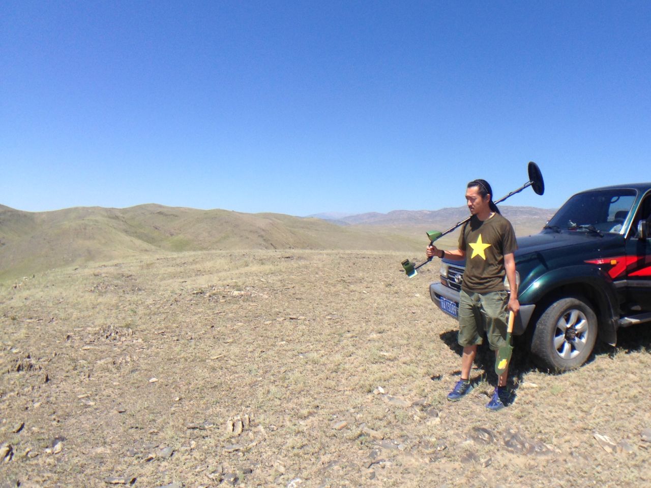 Zhang Bo on a hunt for meteorites in Xinjiang, China, in 2016