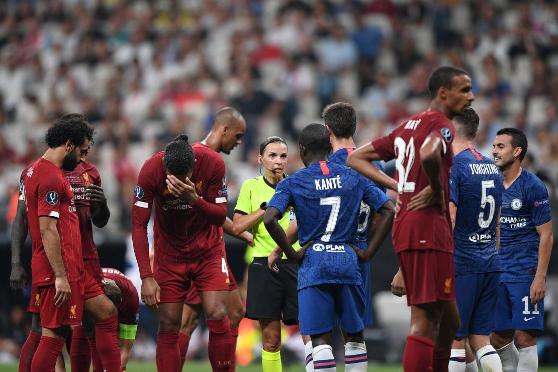 Stephanie Frappart speaks to players during the Super Cup final.