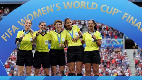 Frappart, O'Neill and Nicolosi with their Women's World Cup final medals.