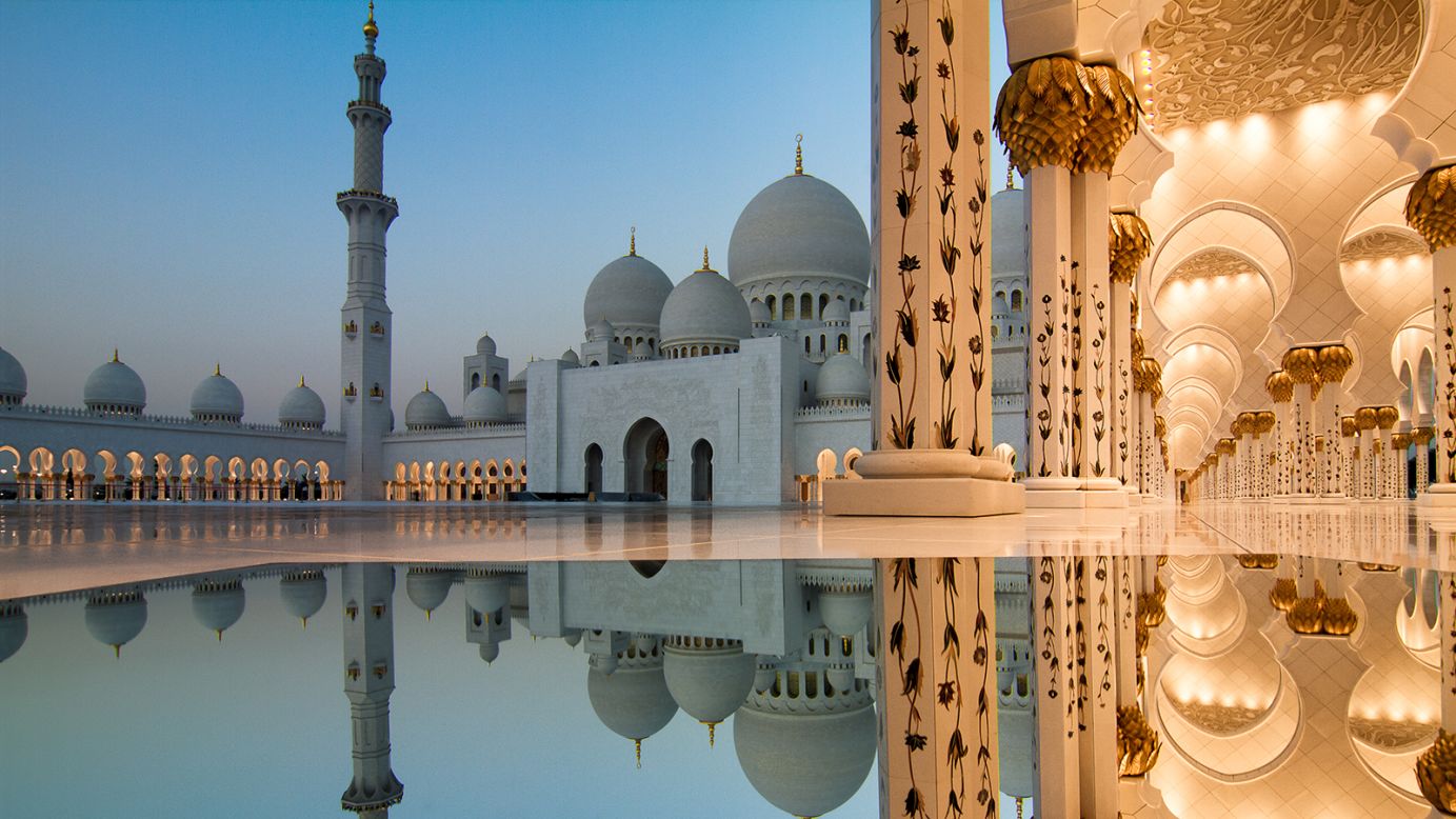 <strong>Sundown:</strong> There's no better time to visit than at dusk. With the stunning white minarets and reflective pools framed against the soft pink light as the sun goes down, it's nothing short of magical.