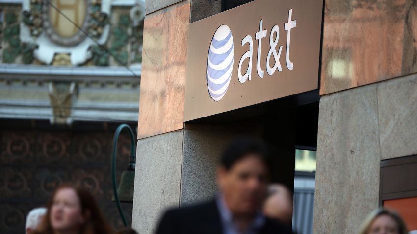 SAN FRANCISCO, CA - OCTOBER 23:  Pedestrians walk by an AT&T store on October 23, 2013 in San Francisco, California. AT&T is going to report third-quarter earnings after the closing bell.  (Photo by Justin Sullivan/Getty Images)
