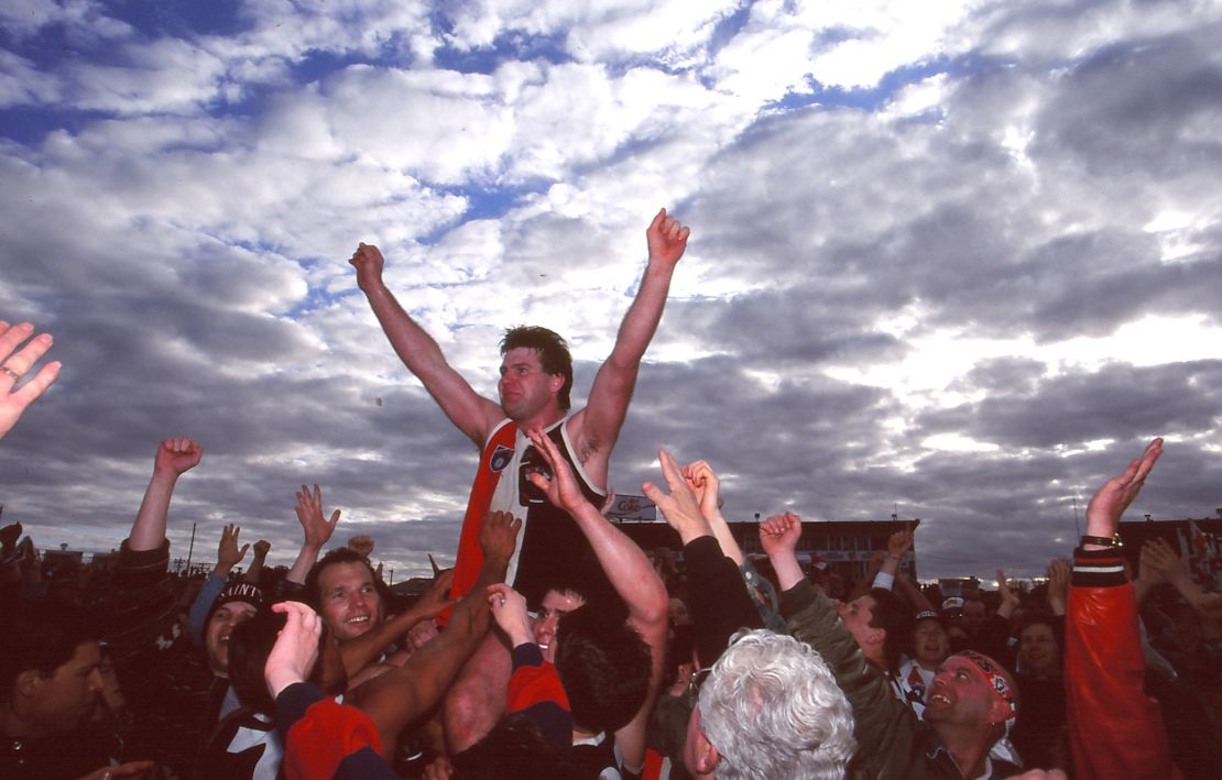 Frawley is carried aloft after his final game for St Kilda in 1995. 