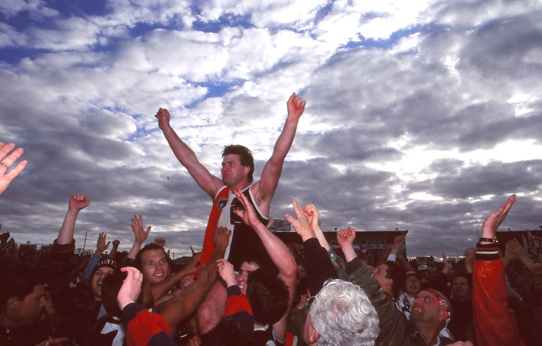Frawley is carried aloft after his final game for St Kilda in 1995.