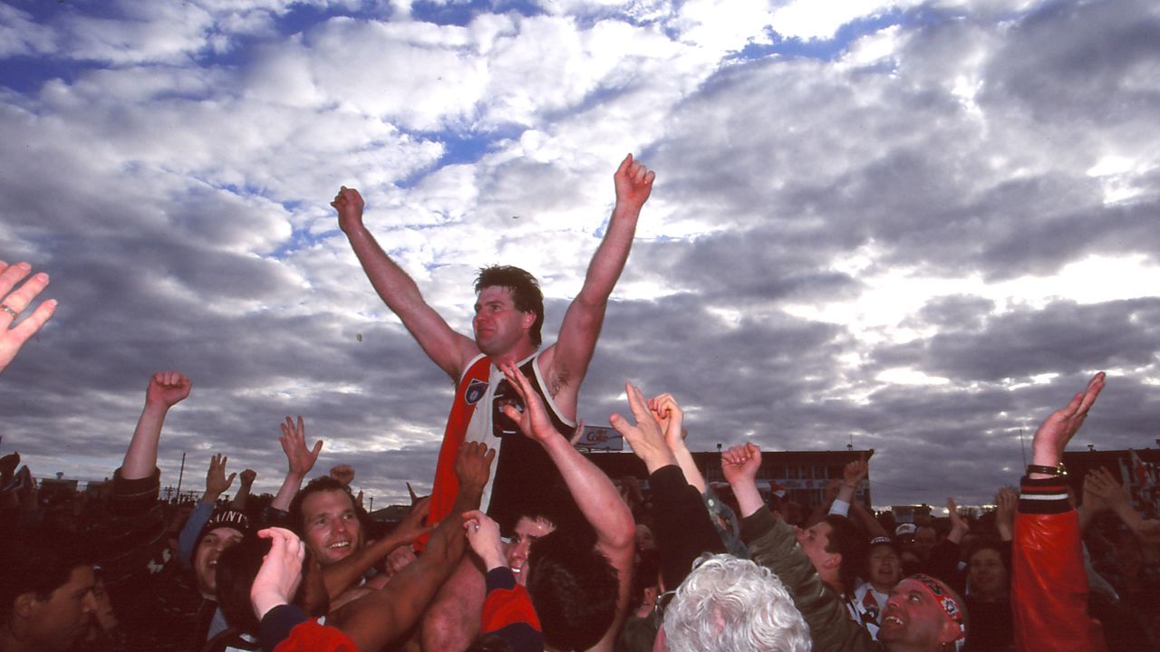 Frawley is carried aloft after his final game for St Kilda in 1995. 