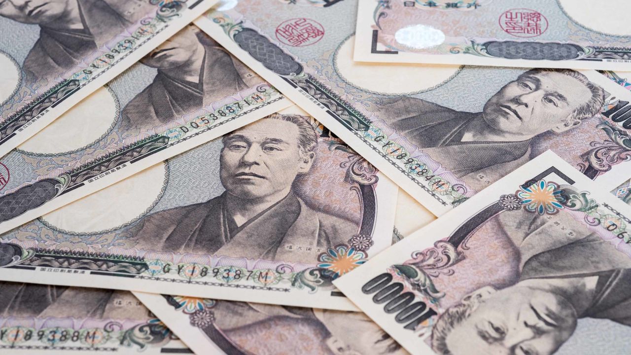 A general photo shows Japanese yen.