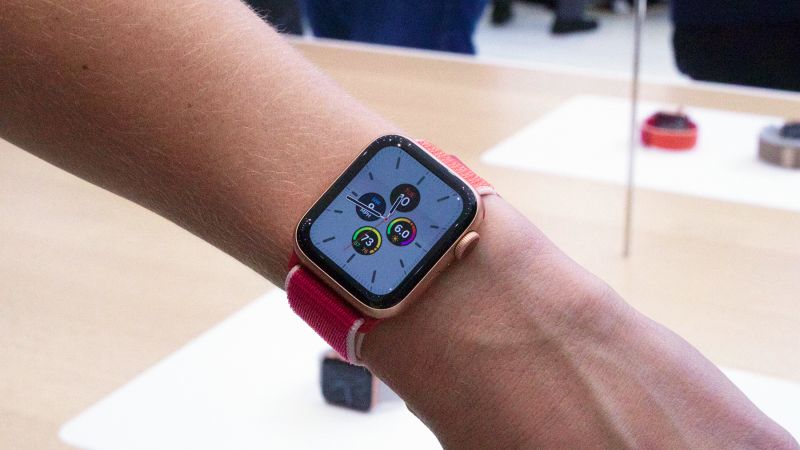 Apple watch 5 online on wrist