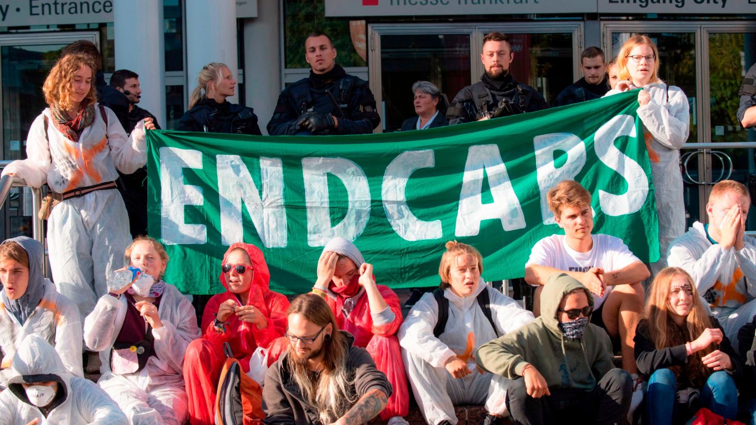 Thousands of demonstrators protested outside the IAA International Motor Show in Frankfurt Saturday, calling for a radical change to Germany's transportation policy. 