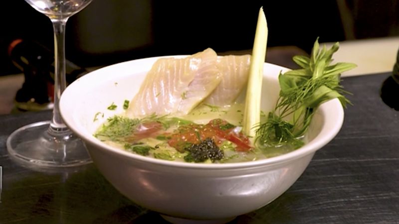 NextImg:The secret ingredient in Vietnam's most indulgent bowl of pho | CNN