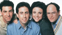 PM796H Film Still from "Seinfeld" Michael Richards, Jerry Seinfeld, Julia Louis-Dreyfus, Jason Alexander © 1996 Castle Rock  File Reference # 31042263THA  For Editorial Use Only - All Rights Reserved