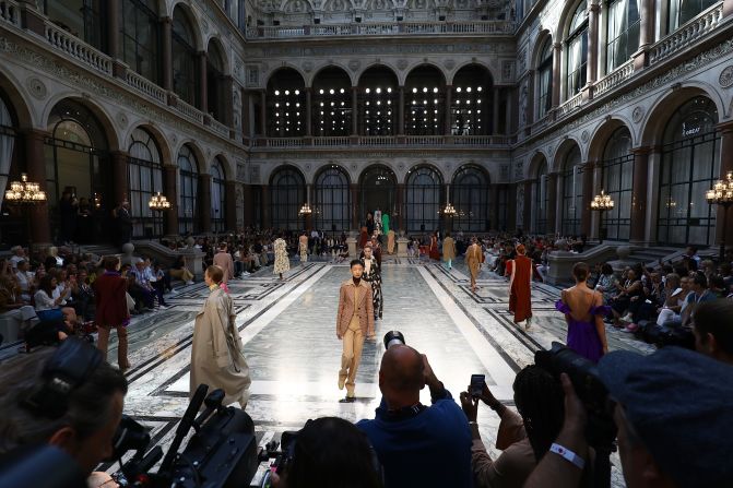 Models walk the runway at the Victoria Beckham show during London Fashion Week at the British Foreign and Commonwealth Office on September 15, 2019 in London, England.