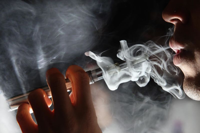 Eighth death linked to vaping as illnesses surge around the United