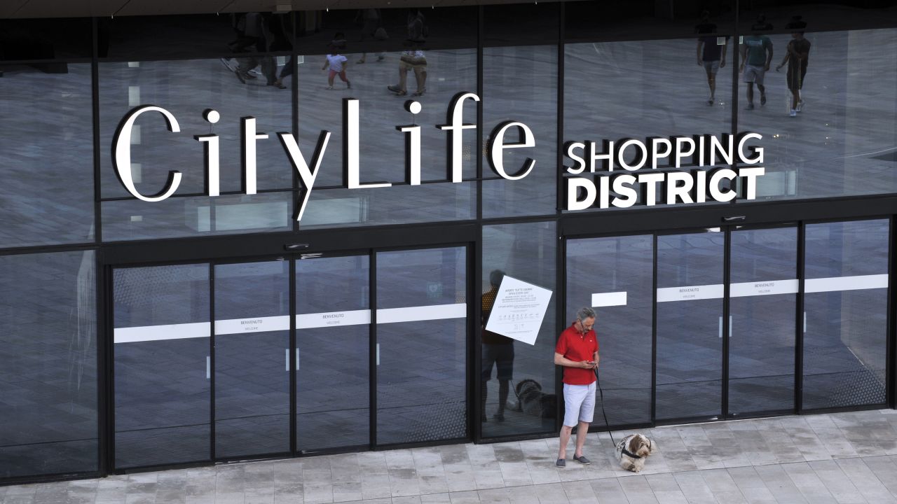 Italy's largest urban shopping block, the CityLife district is part of the "New Milan" area.