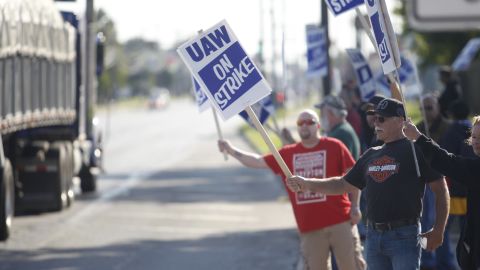 United Auto Workers union members on the picket line at the GM powertrain plant in Toledo, Ohio, on Wednesday.