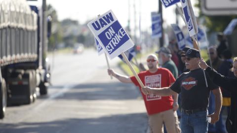 United Auto Workers union members on the picket line at the GM powertrain plant in Toledo, Ohio, on Wednesday.