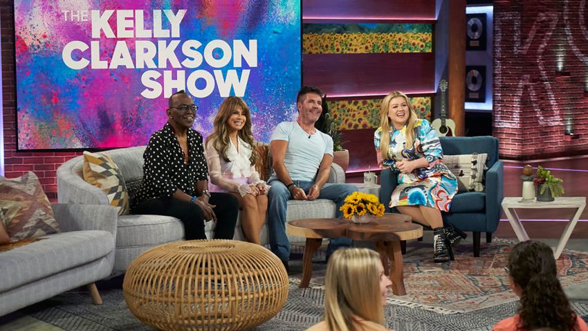 THE KELLY CLARKSON SHOW -- Episode 3015 -- Pictured: (l-r) Randy Jackson, Paula Abdul, Simon Cowell, Kelly Clarkson -- (Photo by: Adam Torgerson/NBCUniversal)