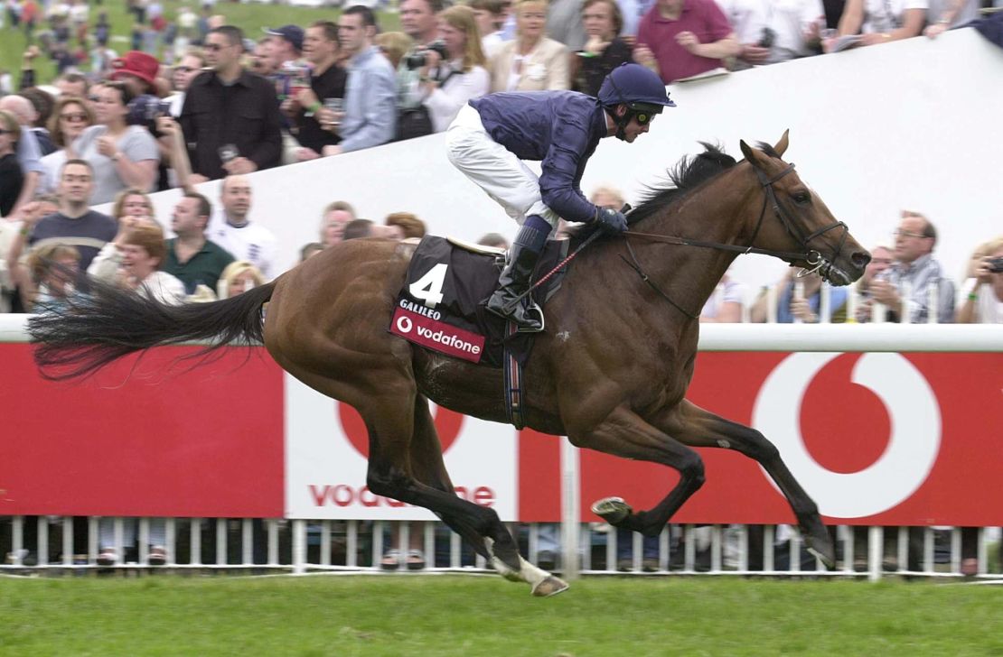 Galileo ridden by Michael Kinane in 2001.