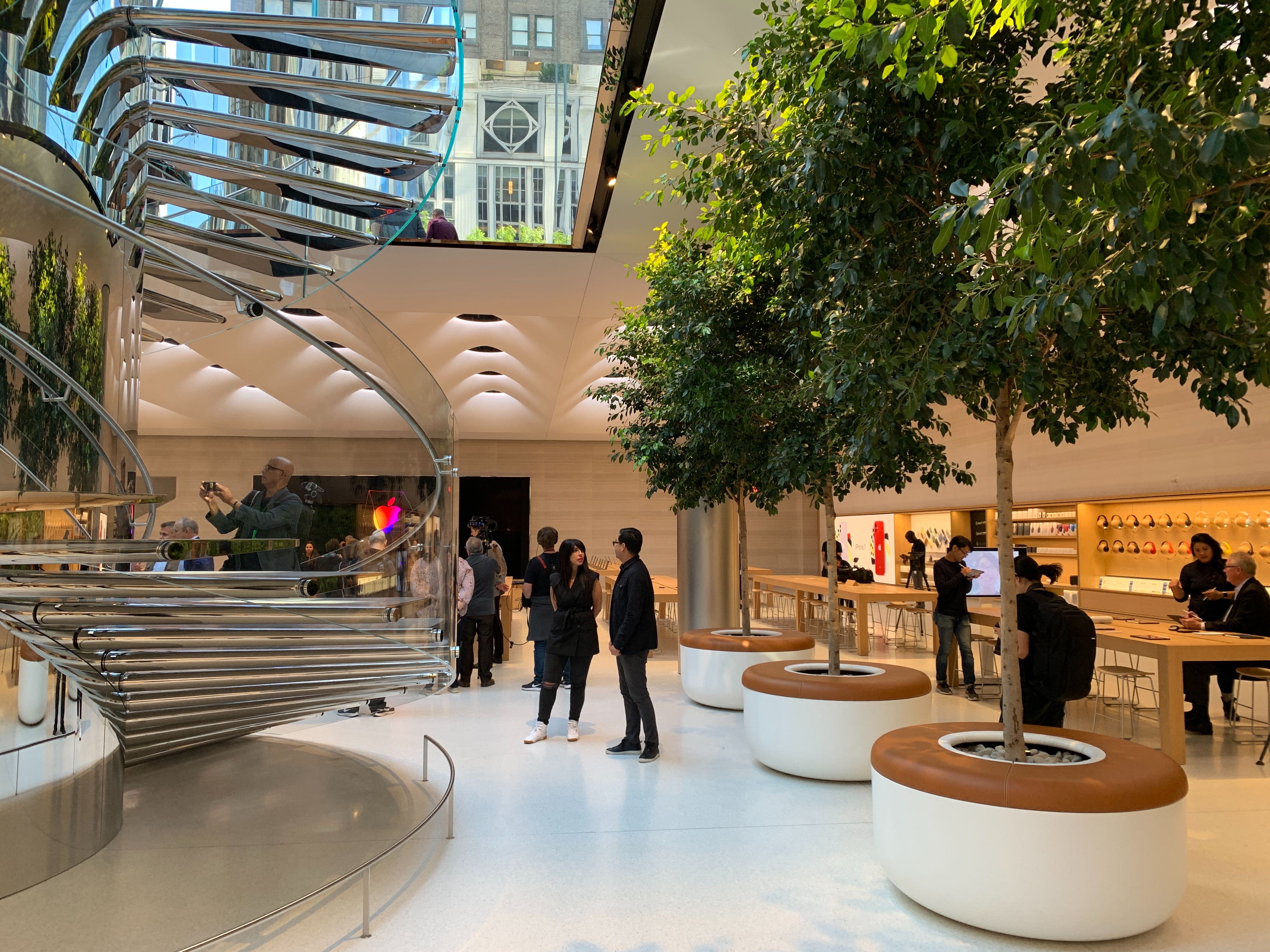 Apple opens its redesigned Fifth Avenue store with heavy
