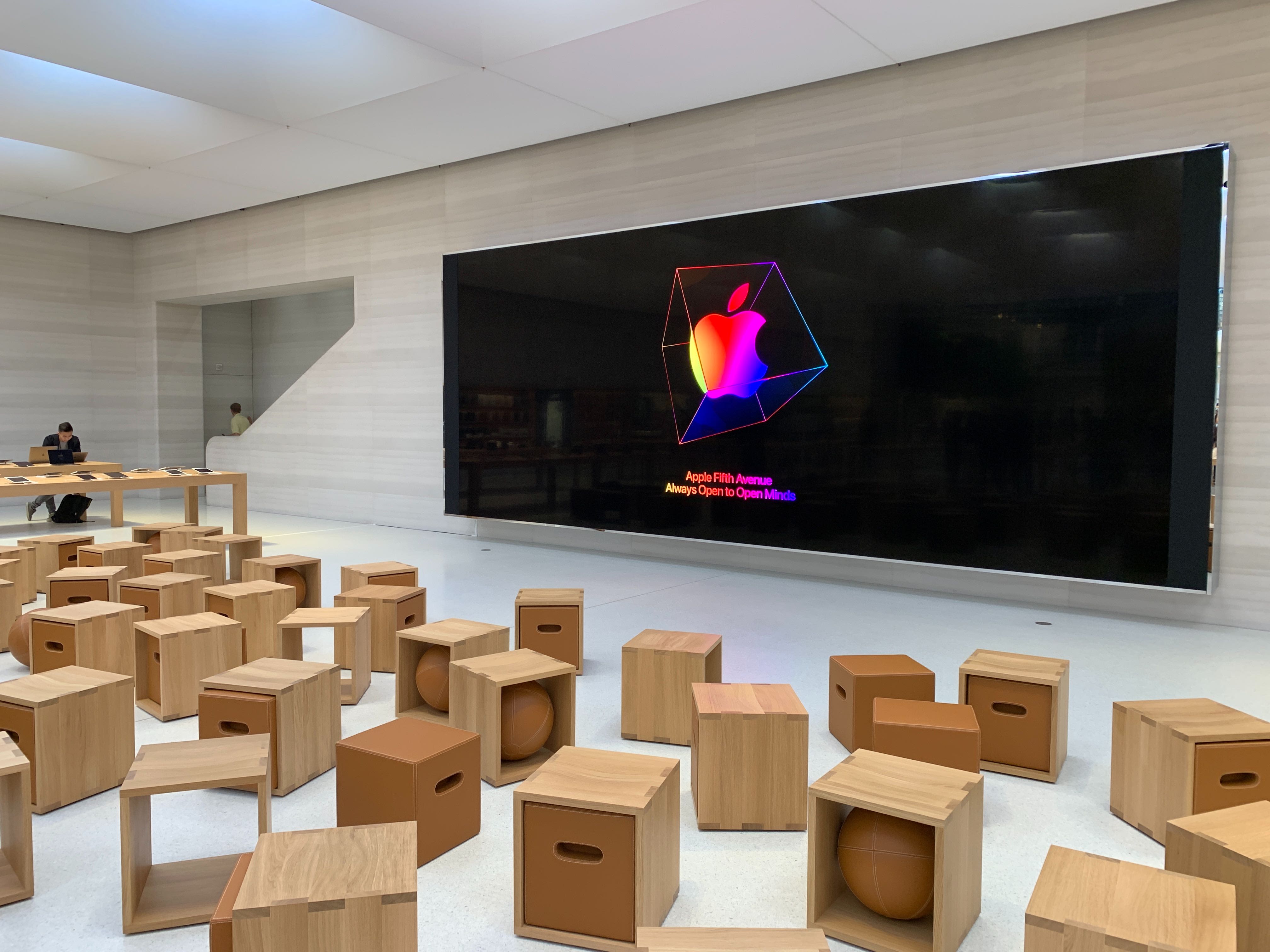 Apple opens its redesigned Fifth Avenue store with heavy involvement from  Jony Ive