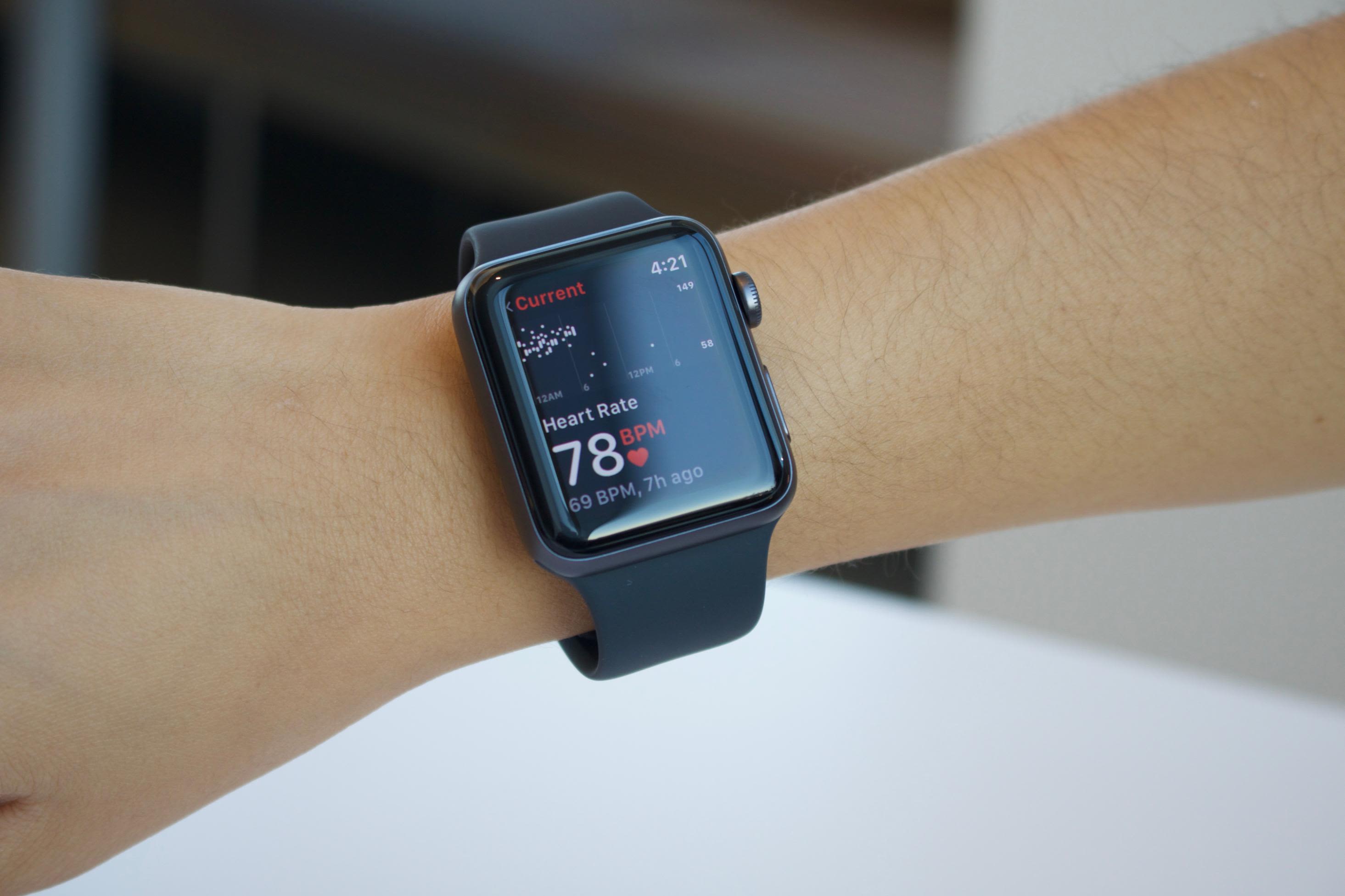 pijpleiding Schande Afleiden Apple Watch Series 3 revisited: $199 in 2019 puts you into the Apple Watch  ecosystem | CNN Underscored