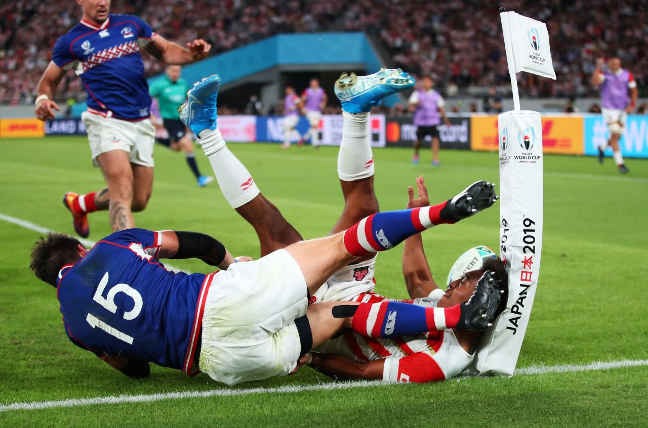Russia scored first and led 7-0, before Japan gradually grew into the match. Kotaro Matsushima of Japan touches down for a try under pressure from Vasily Artemyev of Russia, but it is disallowed.