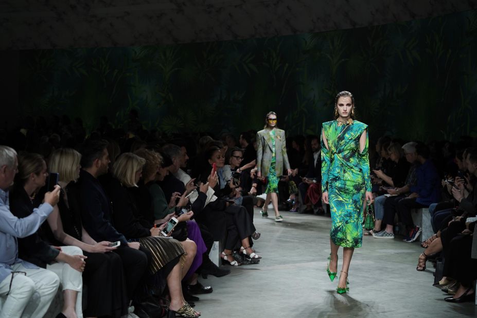 Jennifer Lopez Wore an Updated Version of Her Iconic Green Dress at the Versace  SS20 Show During Milan Fashion Week