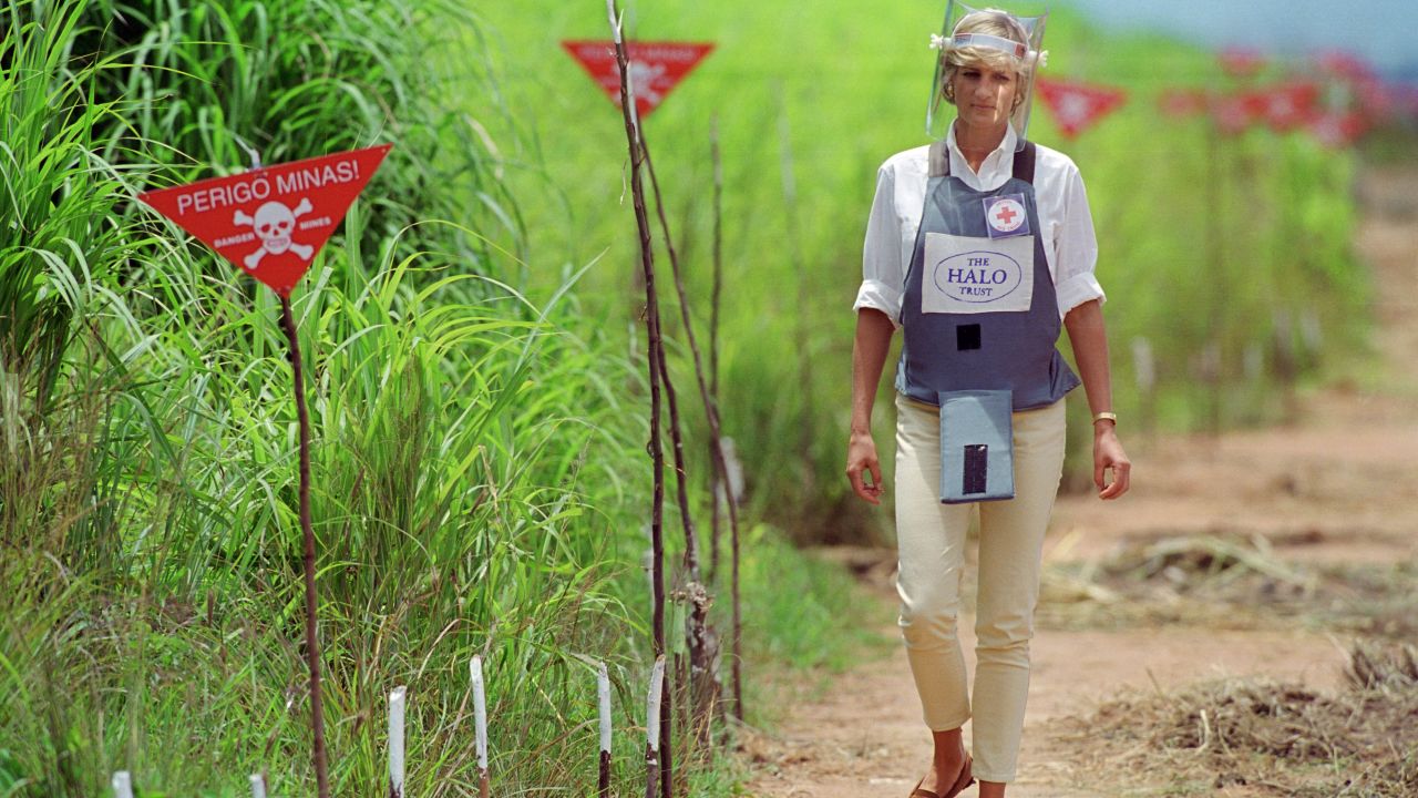 In 1997, Diana visited a land mine minefield being cleared by a charity in Angola.